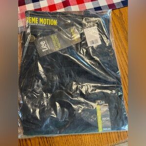 Lee men’s extreme motion straight leg tapered fit 36x36